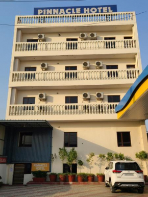 Pinnacle Hotel